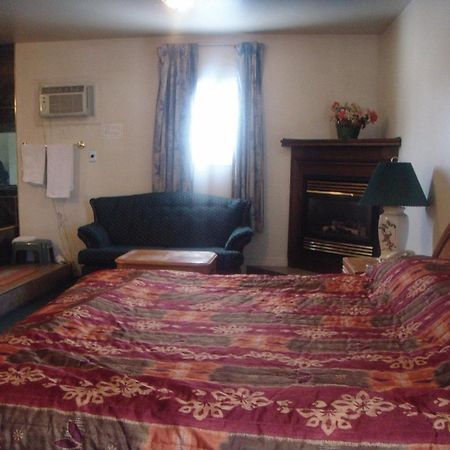 Welcome Traveller Motel Kingston Room photo